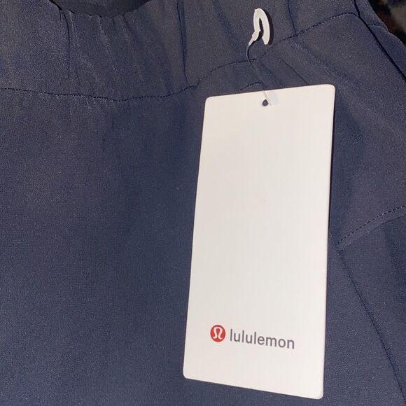 ✨ Lululemon On The Fly Crop *Woven ✨ - Picture 10 of 10